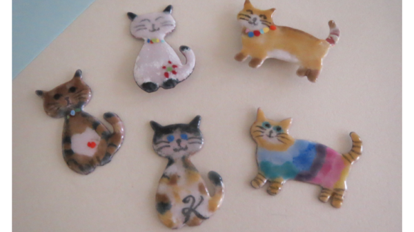 七宝焼アートヴィレッジ 【猫×伝統工芸】七宝焼体験（展示室観覧付き）～“猫アート”ピンバッジづくり～