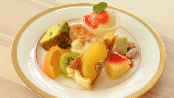 【KALITE LEMON】“焼きたて確約”　真っ赤な果実のアップルパイ＆ガトーフロマージュプレート