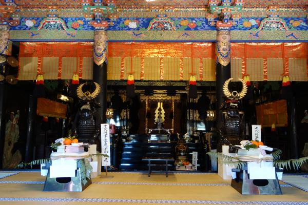 【甲冑を間近に！】具足飾の拝殿で特別昇殿参拝と甲冑特別解説