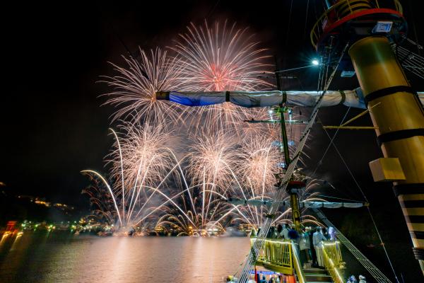 【箱根町港発着】船上から鑑賞！箱根海賊船 冬景色花火クルーズ お得な乗船券