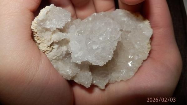 【割って結晶を発見！】ミニジオードクラック体験（ジオードお持ち帰り）