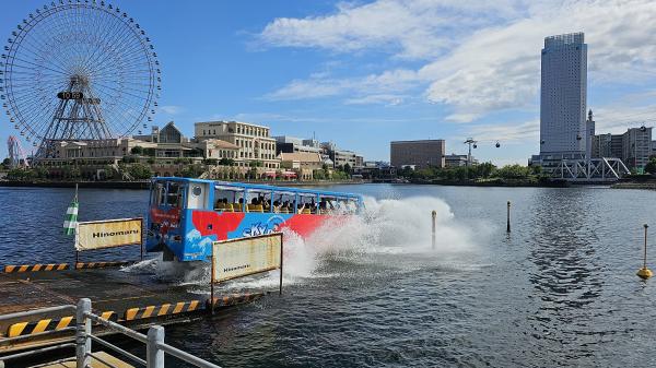 大興奮のスプラッシュイン！スカイダック横浜「みなとハイカラコース（５０分）」