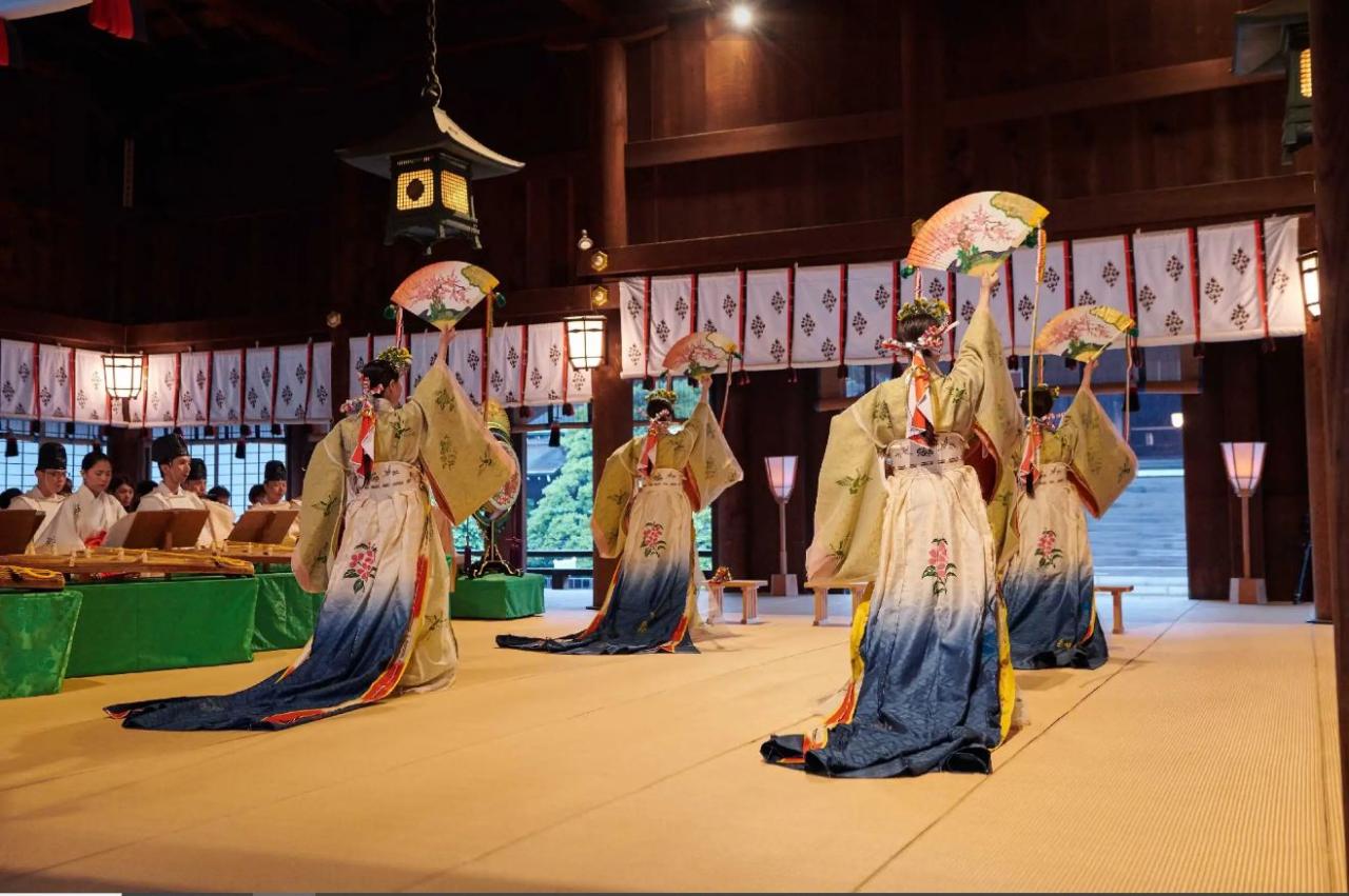 仲秋の季節御神楽の儀イメージ※靖國神社提供